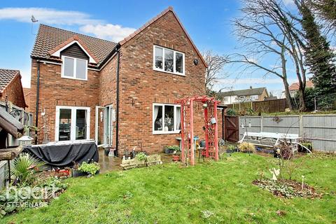 1 Oakdell, Stevenage, SG2 8BZ
