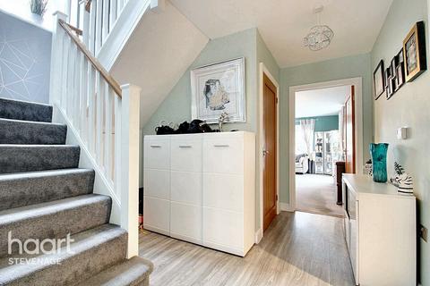 1 Oakdell, Stevenage, SG2 8BZ