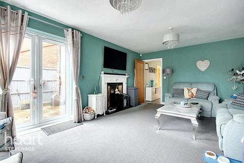 1 Oakdell, Stevenage, SG2 8BZ