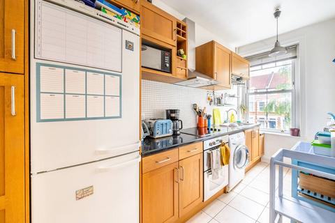 2 bedroom flat to rent, Salford Road, Streatham, London, SW2