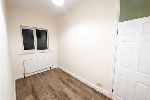 3 bedroom end of terrace house to rent, Hospital Street, Walsall WS2