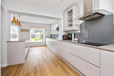 14 Arlington Close, Goring By Sea, Worthing, BN12 4ST