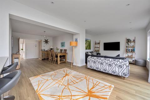 14 Arlington Close, Goring By Sea, Worthing, BN12 4ST