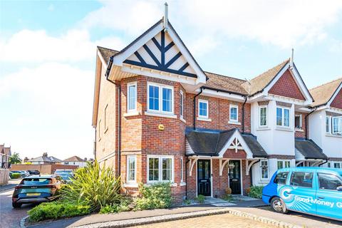 4 bedroom end of terrace house for sale, Trenchard Close, Hersham, Walton-on-Thames, KT12