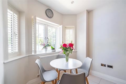 4 bedroom end of terrace house for sale, Trenchard Close, Hersham, Walton-on-Thames, KT12