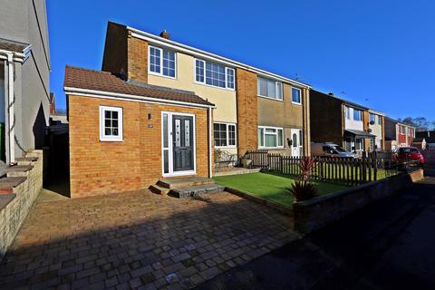 32 Oakfield Crescent, Tonteg, Pontypridd, CF38 1NG