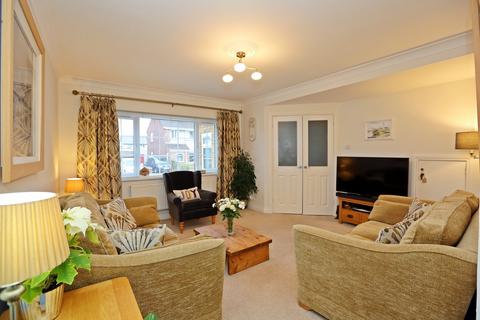 32 Oakfield Crescent, Tonteg, Pontypridd, CF38 1NG