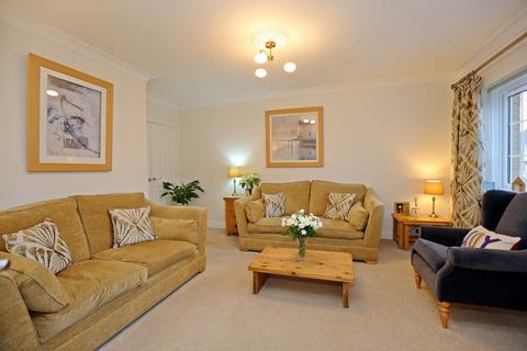 32 Oakfield Crescent, Tonteg, Pontypridd, CF38 1NG
