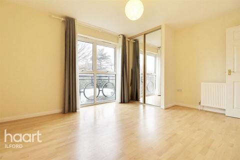 2 bedroom flat to rent, Friars Close, ILFORD