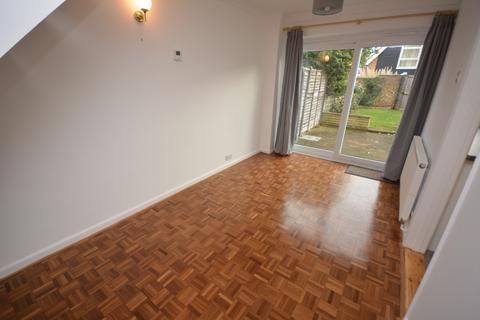 3 bedroom end of terrace house to rent, Chestnut Walk, CM1