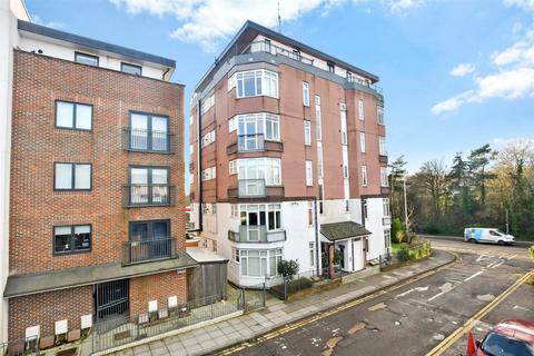 2 bedroom flat for sale, Wood Street, East Grinstead, West Sussex