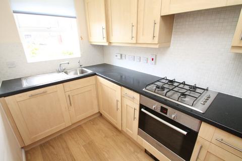 2 bedroom terraced house to rent, Victoria Gardens, Berkshire RG40