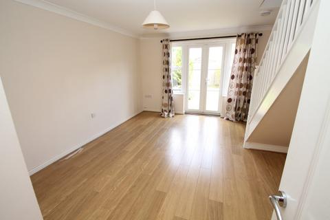 2 bedroom terraced house to rent, Victoria Gardens, Berkshire RG40