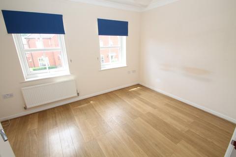 2 bedroom terraced house to rent, Victoria Gardens, Berkshire RG40