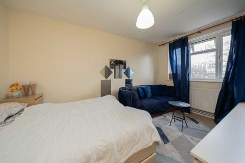 3 bedroom flat for sale, North End Crescent, London W14