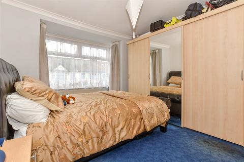 3 bedroom terraced house for sale, Hampton Road, Chingford