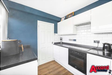 2 bedroom flat for sale, Briarleas Gardens, Upminster, RM14