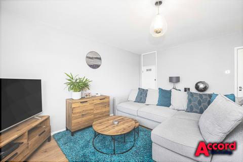 2 bedroom flat for sale, Briarleas Gardens, Upminster, RM14