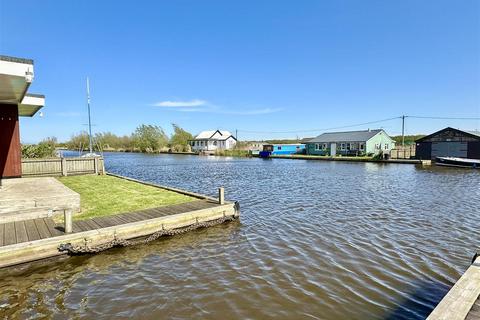 2 bedroom detached bungalow for sale, North East Riverbank, Potter Heigham, NR29