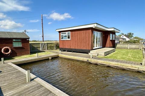 2 bedroom detached bungalow for sale, North East Riverbank, Potter Heigham, NR29