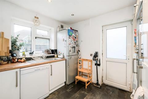 17 Boardman Avenue, London, E4 7QB