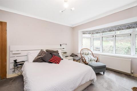 17 Boardman Avenue, London, E4 7QB