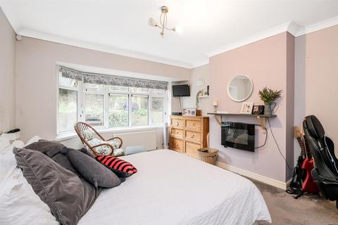 17 Boardman Avenue, London, E4 7QB