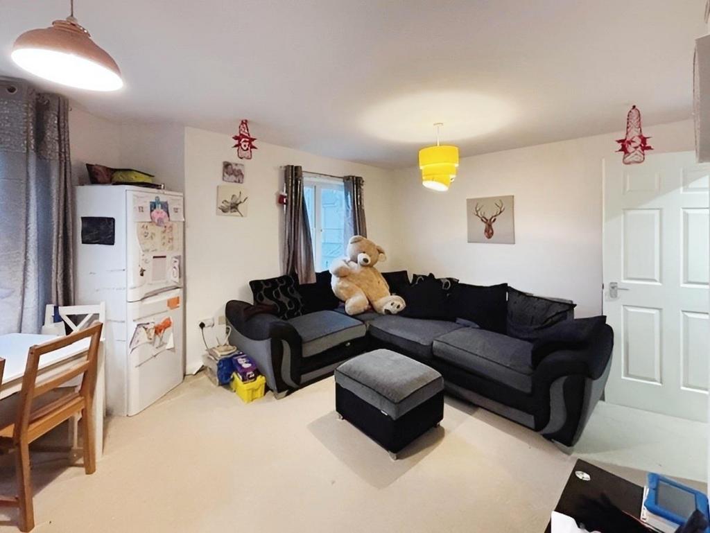 8b0a152e-Living 201.jpg