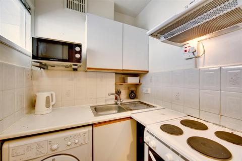 1 bedroom apartment to rent, Petty France, London