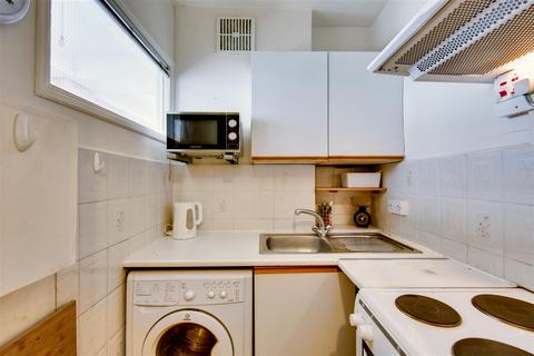 1 bedroom apartment to rent, Petty France, London