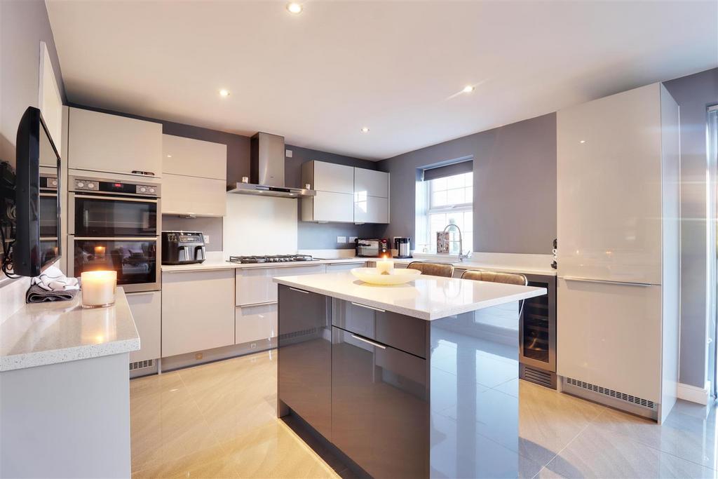 Living dining kitchen