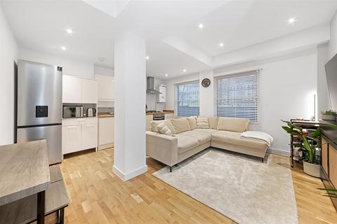 Flat 28, 1 Whyteleafe Hill, Whyteleafe, CR3 0FA