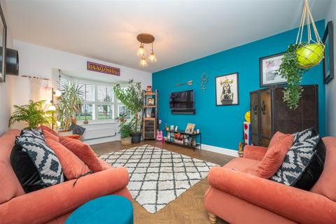 58 Burnham Road, Wythall, Birmingham, B47 6AT