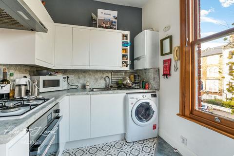 1 bedroom flat for sale, Sandringham Road, Hackney, E8