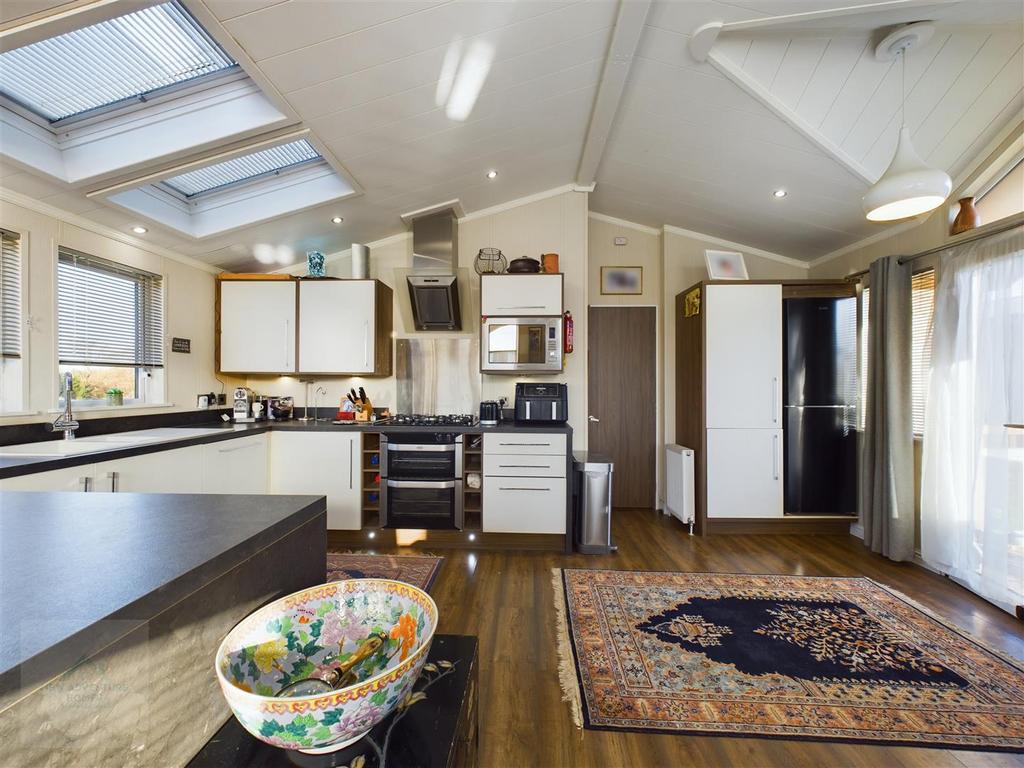 Kitchen / Dining