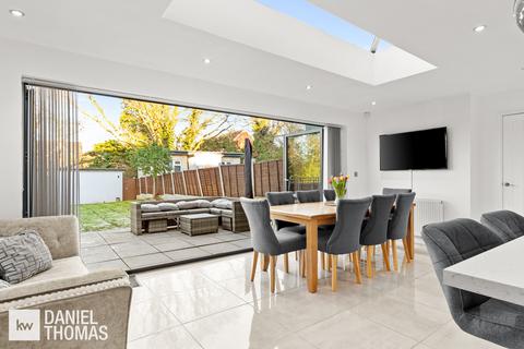 23 Amesbury, Waltham Abbey, EN9 3LH