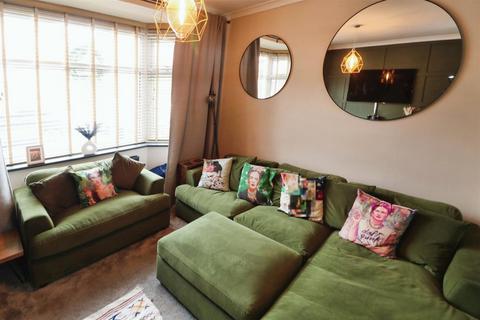 94 Clifton Crescent, Sheffield, S9 4BE