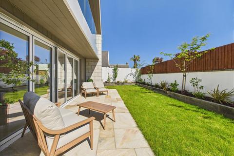 4 bedroom house for sale, Modern Granite Faced Country Home