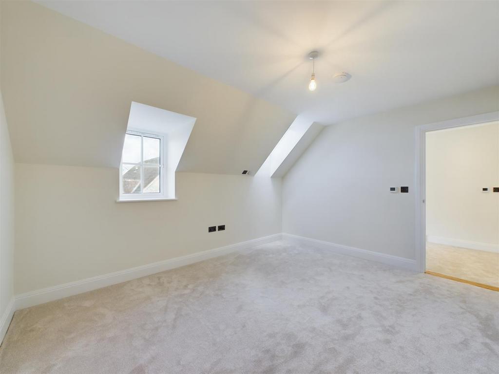 CAM04092 G0-PR0021-STILL019.jpg