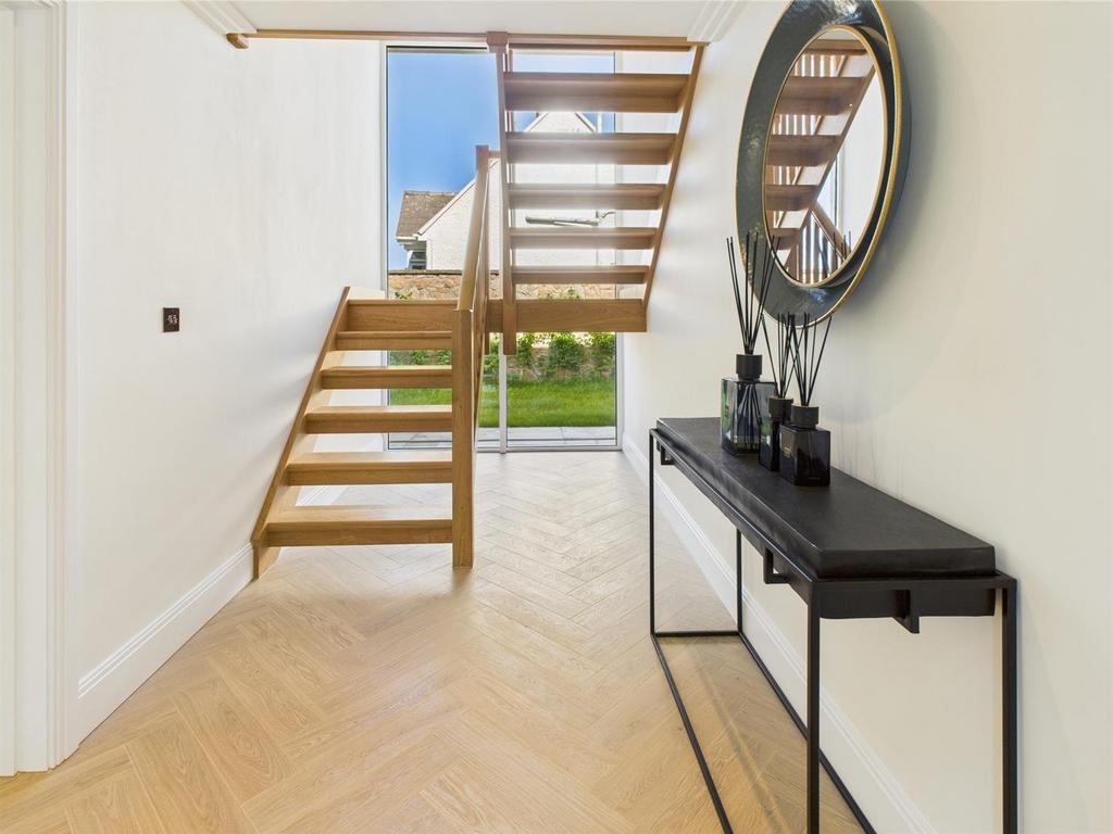 CAM04392 G0-PR0090-STILL014.jpg