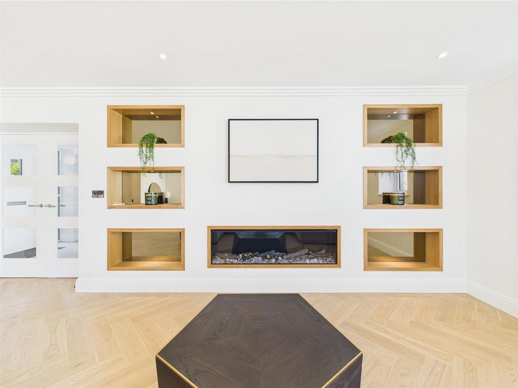 CAM04392 G0-PR0090-STILL012.jpg