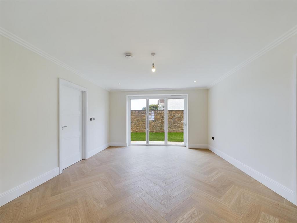 CAM04092 G0-PR0021-STILL009.jpg