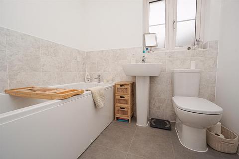 18 Redgrove Close, Bexhill-on-sea, TN39 5FD