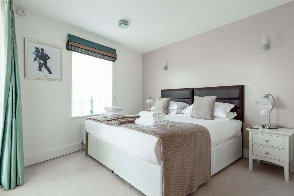 1 Dolphin Quays-5 web.jpg