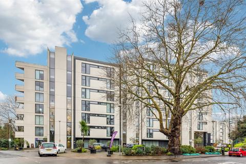 3 bedroom apartment for sale, Colonial Drive, London, W4