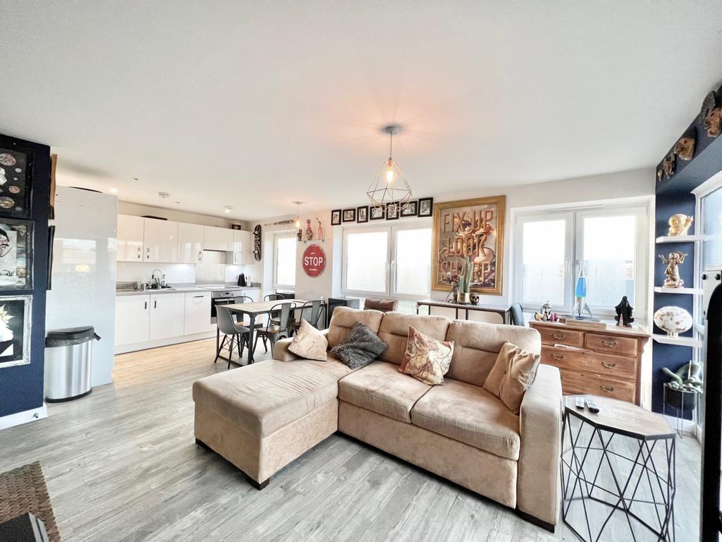 1 Bedroom Top Floor Flat for Sale