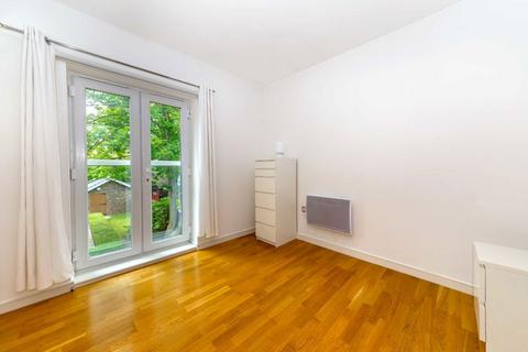 2 bedroom flat to rent, Britannia Road, Surbiton KT5