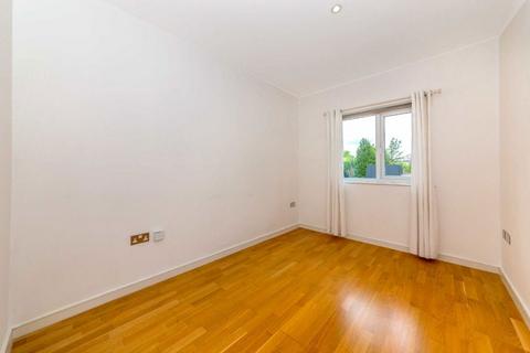 2 bedroom flat to rent, Britannia Road, Surbiton KT5