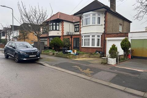 4 bedroom house to rent, Canterbury Avenue, Ilford