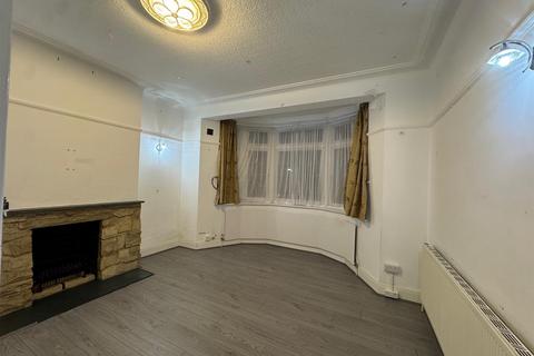 4 bedroom house to rent, Canterbury Avenue, Ilford